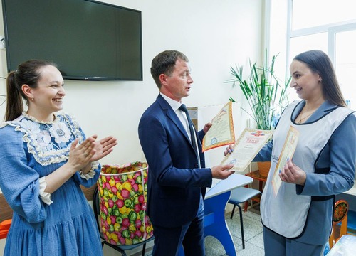 Фонд посетил Детскую городскую больницу. Поздравили детей и вручили в хирургическое отделение телевизор.